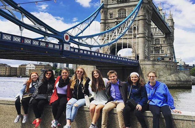 日耳曼敦 Academy private high school students in London for an international exchange program